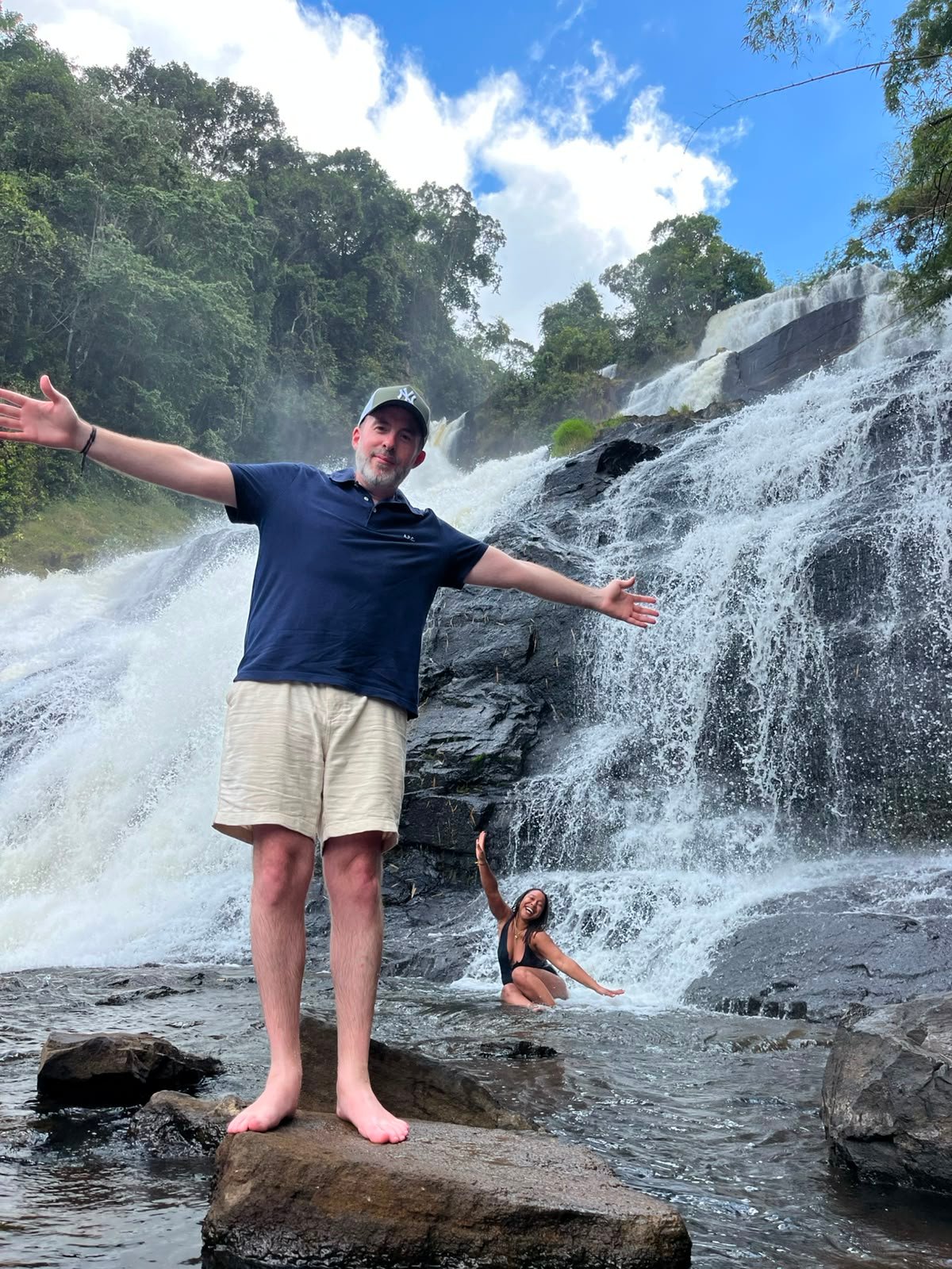 Viajante na cachoeira